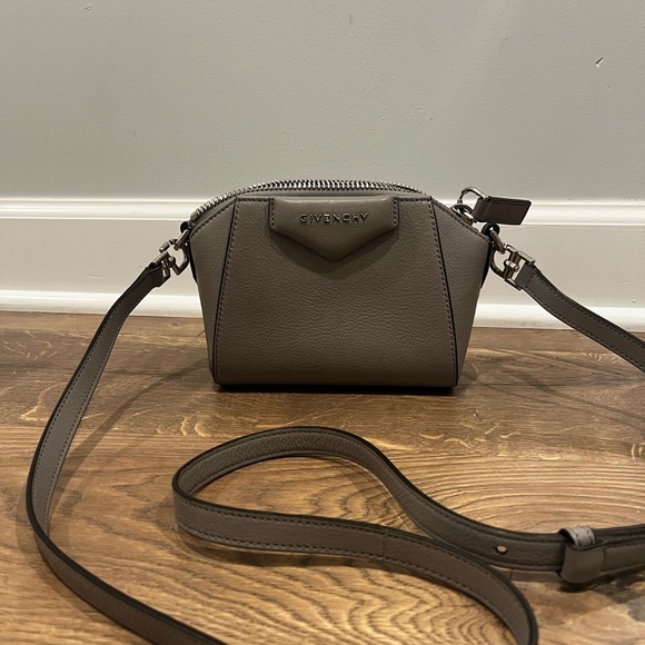 Givency Nano Antigona Bag - Picture 2 of 5